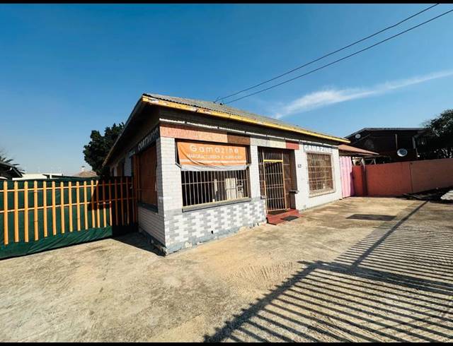 8 BEDROOM HOUSE FOR SALE IN GERMISTON STATION